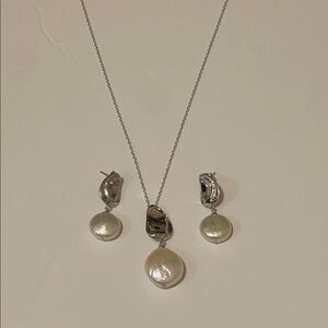Elegant Sterling Silver and Freshwater Pearl Jewelry Set